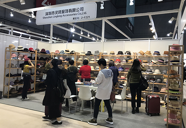 靈瓏服飾原創(chuàng)帽飾品牌亮相 CHIC 2017上海服裝展 靈瓏服飾原創(chuàng)帽飾品牌亮相 CHIC 2017上海服裝展