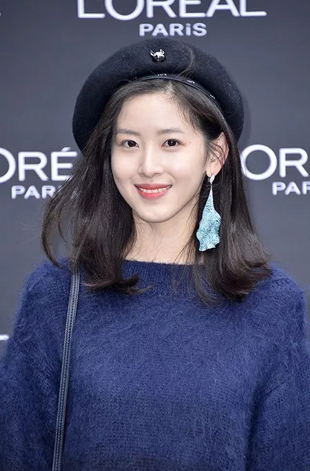 今冬時(shí)尚圈最紅單品貝雷帽,究竟你該搭什么發(fā)型? 今冬時(shí)尚圈最紅單品貝雷帽,究竟你該搭什么發(fā)型?