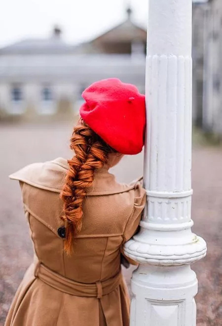 今冬時(shí)尚圈最紅單品貝雷帽,究竟你該搭什么發(fā)型? 今冬時(shí)尚圈最紅單品貝雷帽,究竟你該搭什么發(fā)型?