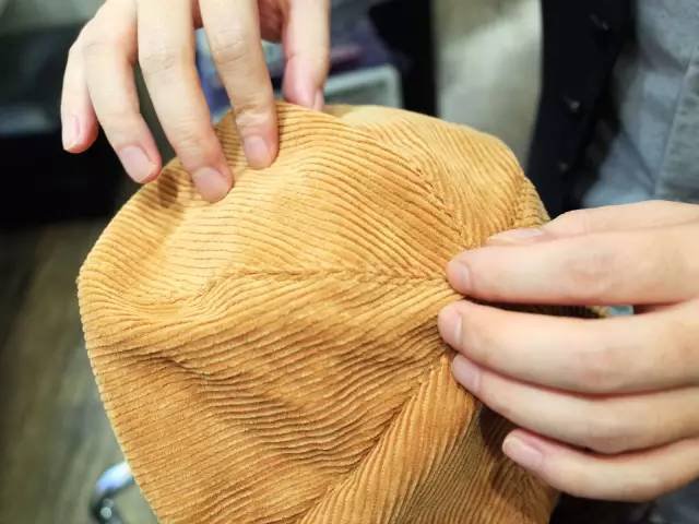 貝雷帽要蓋住一只耳朵嗎? 貝雷帽要蓋住一只耳朵嗎?