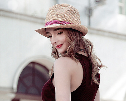 這個夏天草帽才是時尚的主角喲！