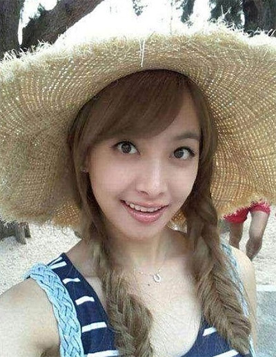 看看女星們花式戴草帽的帽子戲法！